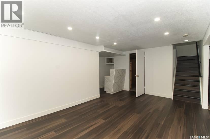61 Bannister AVENUE — photo 19 of 36