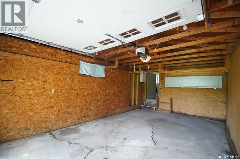 61 Bannister AVENUE — photo 33 of 36