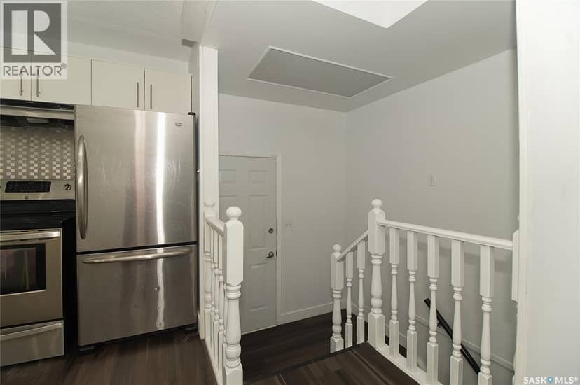 61 Bannister AVENUE — photo 13 of 36