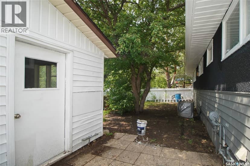 61 Bannister AVENUE — photo 28 of 36