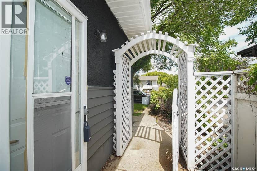 61 Bannister AVENUE — photo 27 of 36