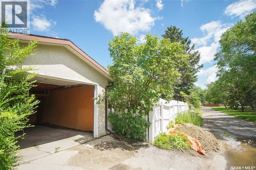 61 Bannister AVENUE — photo 34 of 36