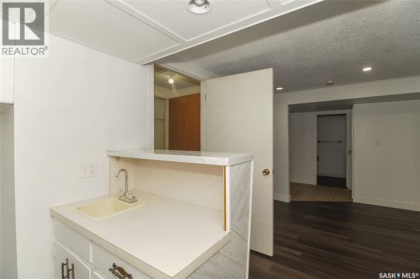 61 Bannister AVENUE — photo 21 of 36