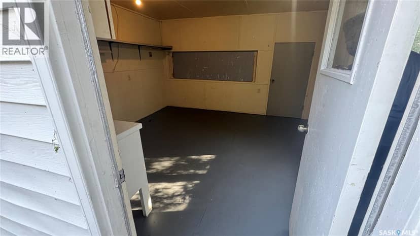 61 Bannister AVENUE — photo 30 of 36