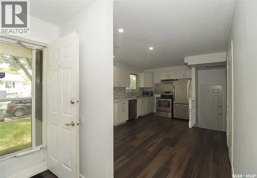 61 Bannister AVENUE — photo 12 of 36