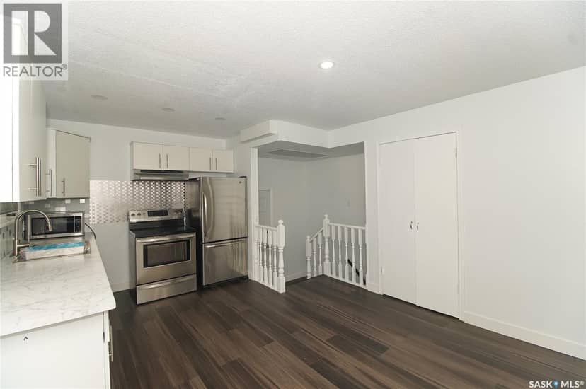 61 Bannister AVENUE — photo 11 of 36