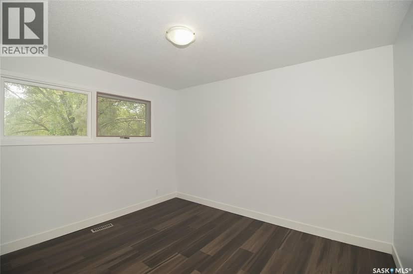61 Bannister AVENUE — photo 14 of 36