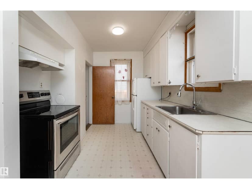 10719 132 ST NW — photo 9 of 40