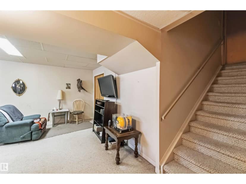10928 41A AV NW — photo 36 of 40