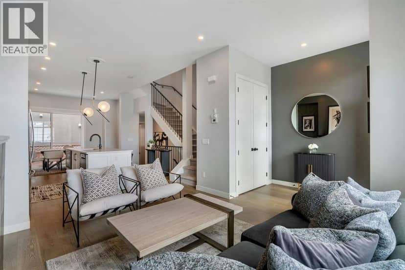 2106 49 Avenue SW, Calgary, photo 5