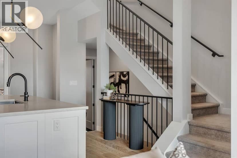 2106 49 Avenue SW — photo 9 of 40