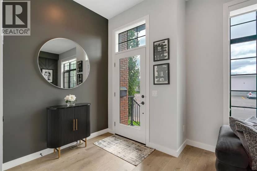 2106 49 Avenue SW, Calgary, photo 4