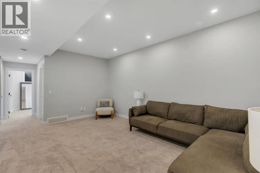 2106 49 Avenue SW — photo 39 of 40