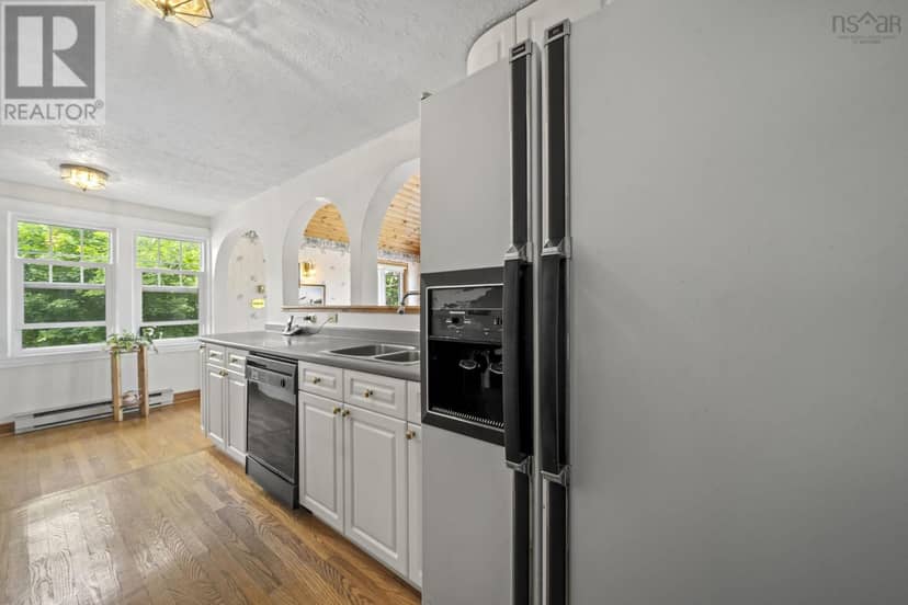 15 Oakdale Crescent — photo 14 of 40