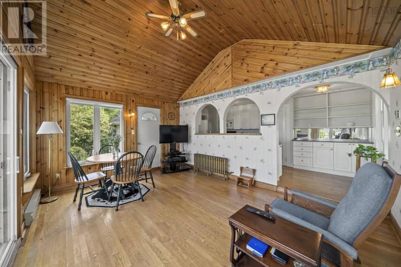 15 Oakdale Crescent — photo 30 of 40