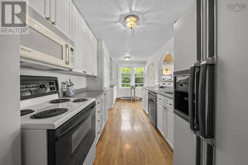15 Oakdale Crescent — photo 13 of 40