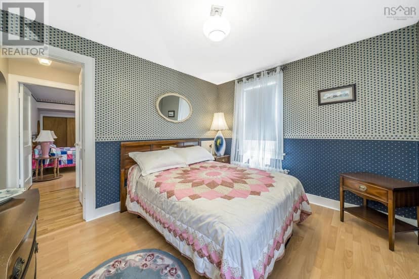 15 Oakdale Crescent — photo 38 of 40