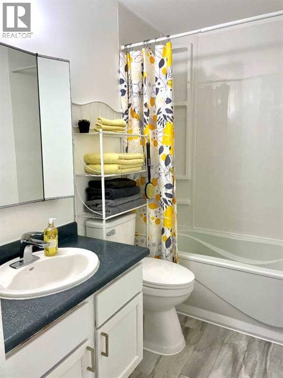 4516 45 Street — photo 17 of 40