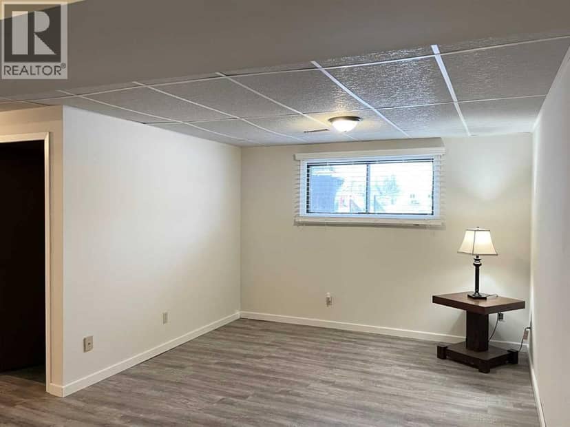 4516 45 Street — photo 28 of 40