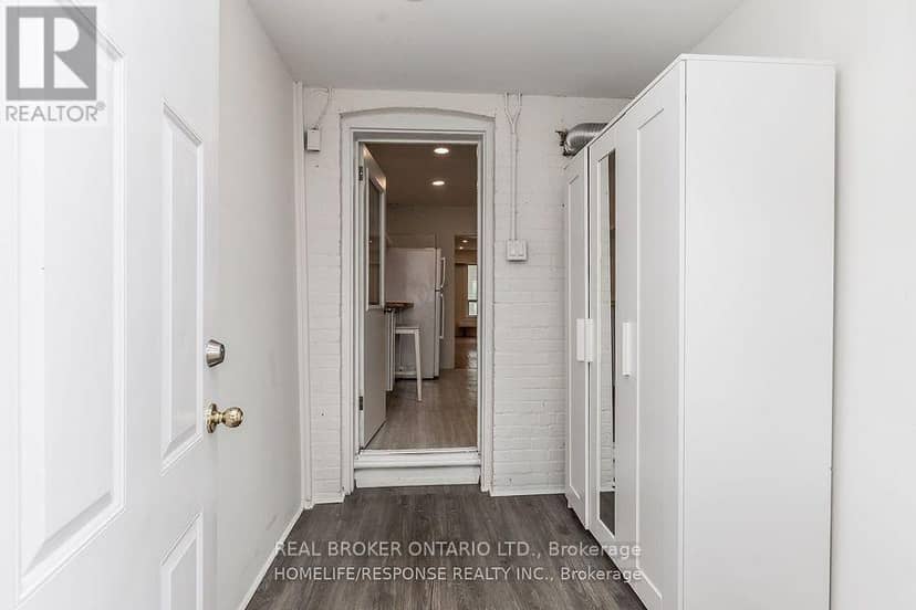 20 Golden Avenue W — photo 14 of 19