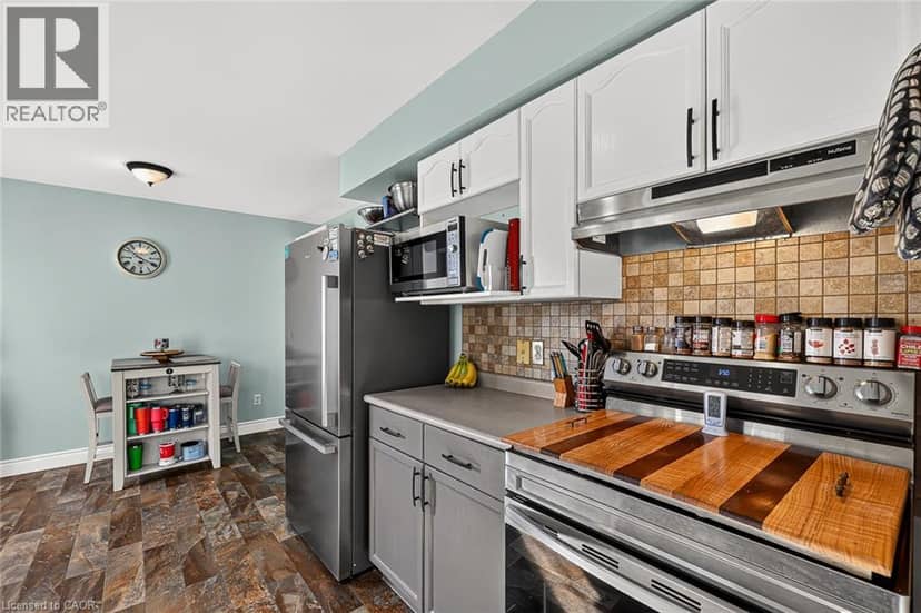 37 SPRING Street — photo 18 of 40