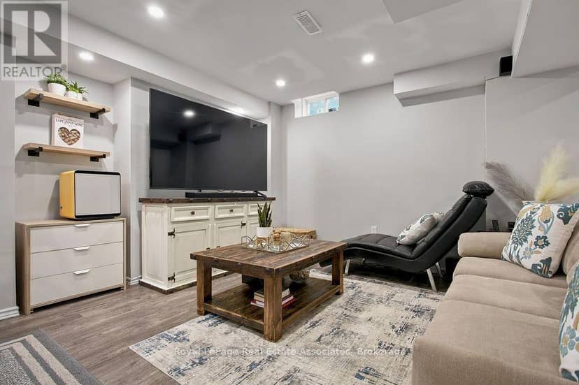34 Humphrey Street — photo 3 of 40
