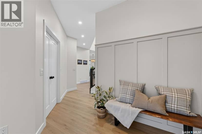 104 Lakewood DRIVE — photo 3 of 40