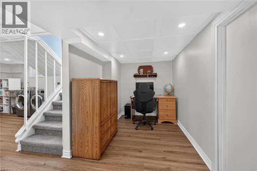 10 MULOCK Avenue — photo 34 of 40