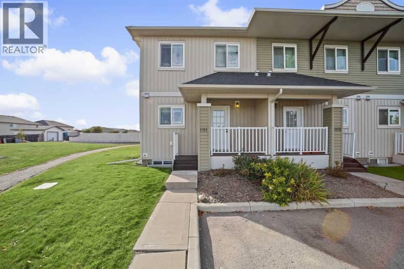 101 Clover Way, Carstairs, photo 2