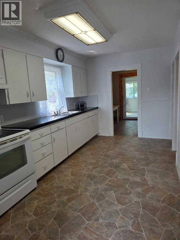 511 12C Street N — photo 9 of 24