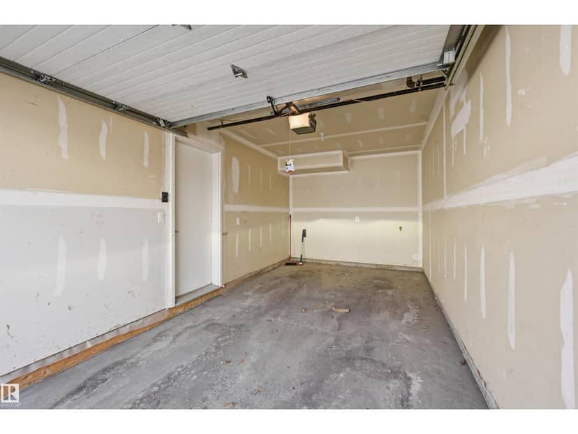 #4 320 Secord Bv NW — photo 31 of 34