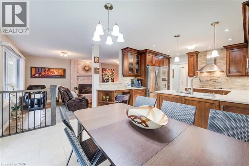 28 BRIDLEWOOD Drive — photo 12 of 40