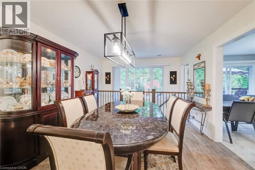 28 BRIDLEWOOD Drive — photo 9 of 40