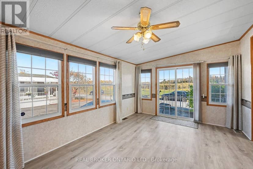 13 Du Lac Private — photo 11 of 20