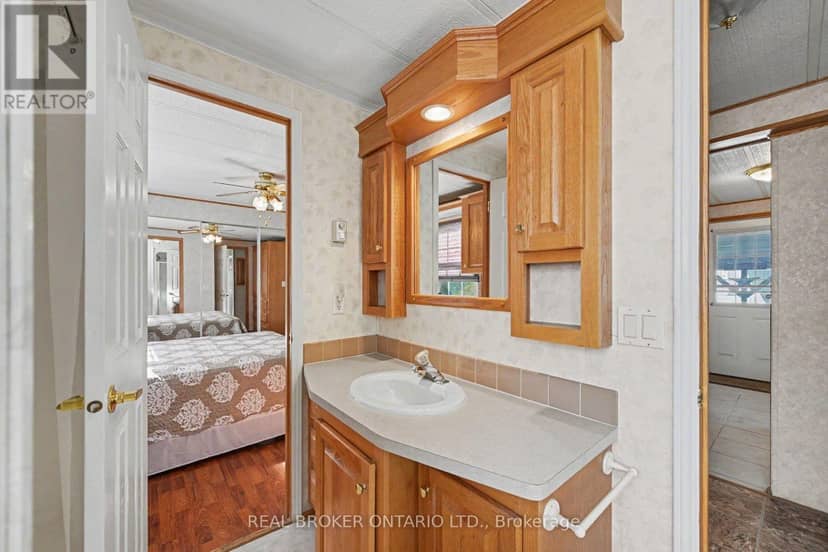 13 Du Lac Private — photo 15 of 20