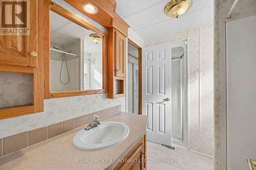 13 Du Lac Private — photo 18 of 20