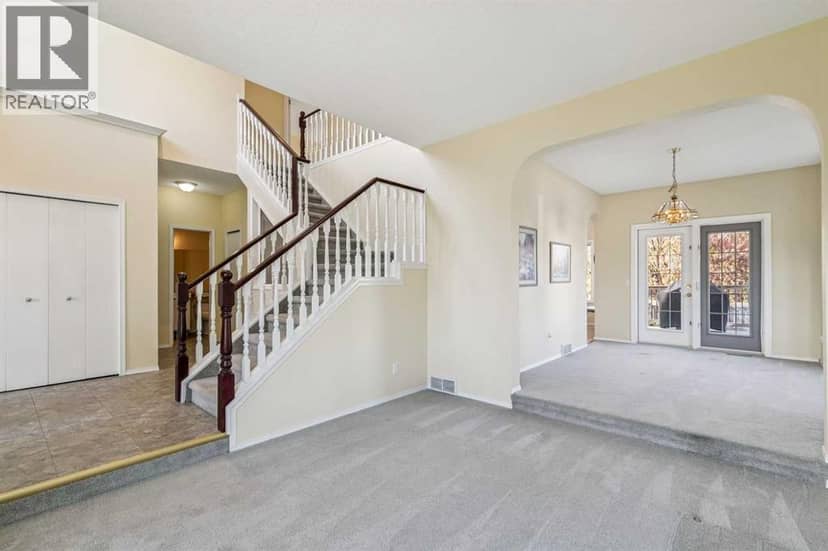 912 Woodbine Boulevard SW, Calgary, photo 2