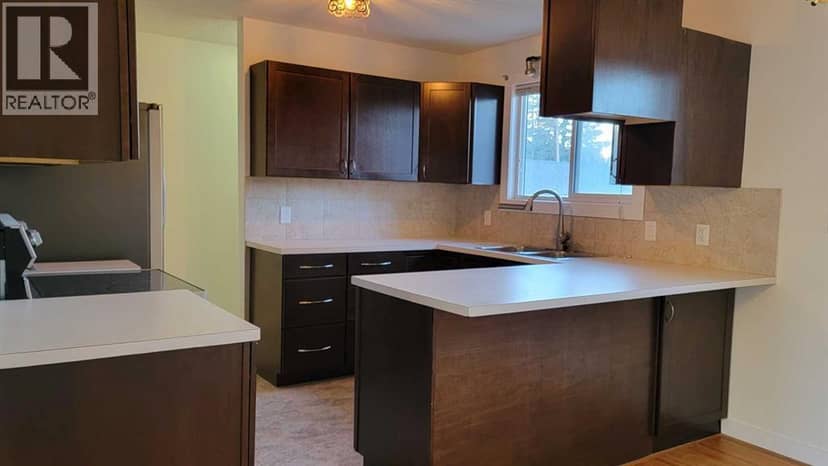 4815 Verona Drive NW — photo 12 of 40
