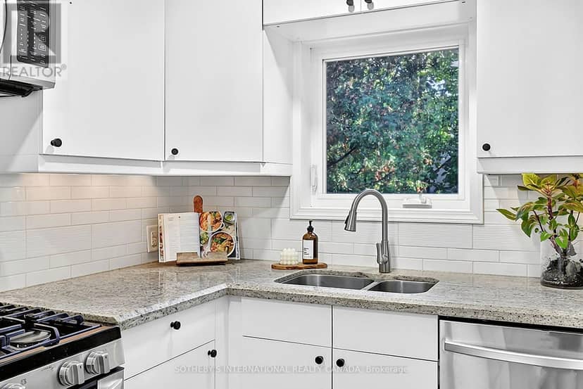 16 Smithfield Drive — photo 3 of 34
