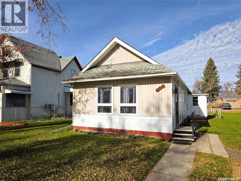 142 5th AVENUE W, Melville, photo 2