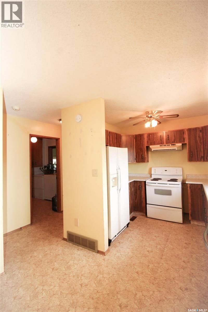223 2nd STREET W — photo 13 of 40