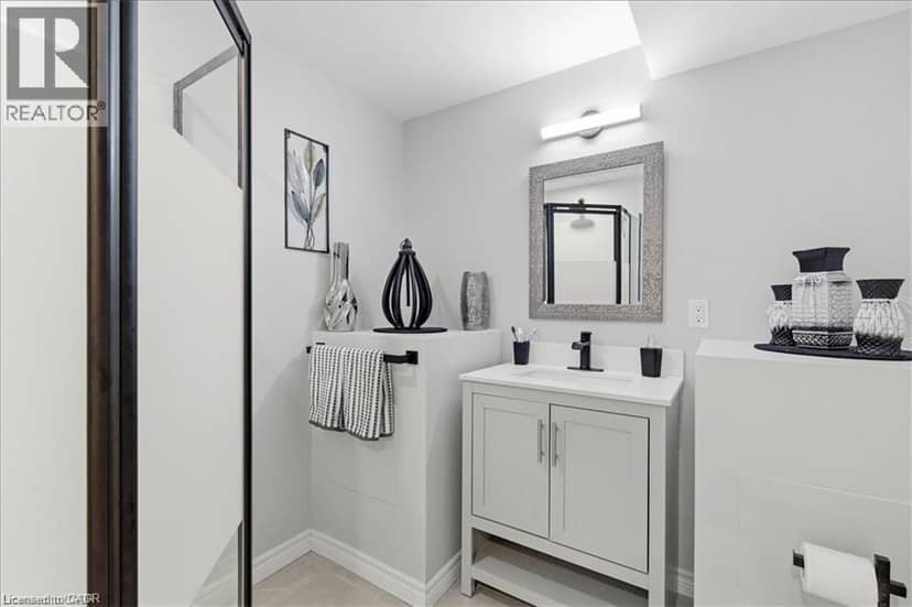 84 WESTMEADOW Drive Unit# 1 — photo 31 of 40