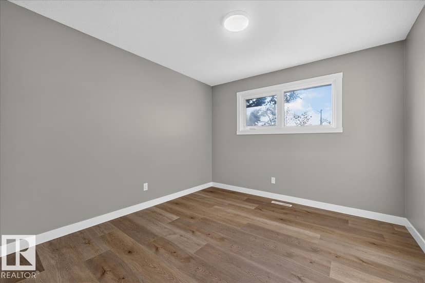 4716 51 AV — photo 26 of 40
