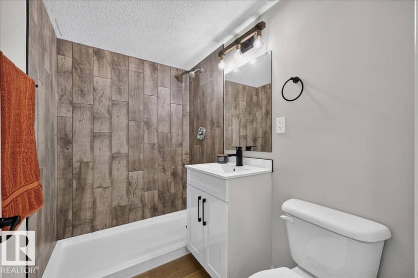 4716 51 AV — photo 31 of 40
