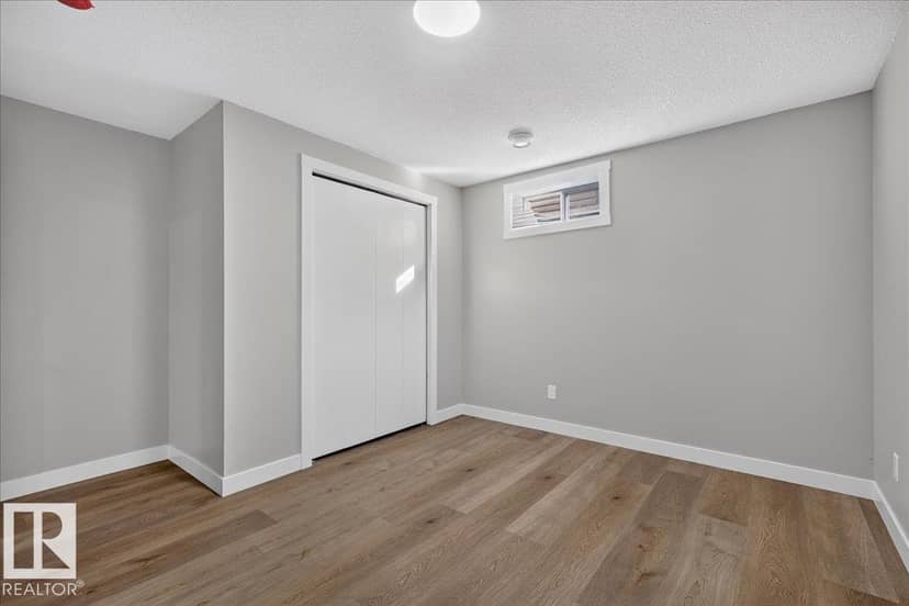 4716 51 AV — photo 40 of 40