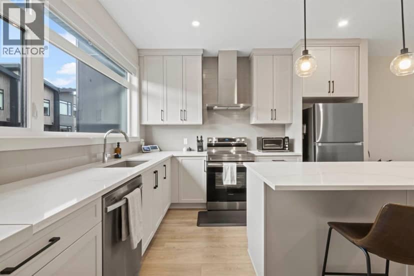 52 Royal Elm Green NW — photo 10 of 36