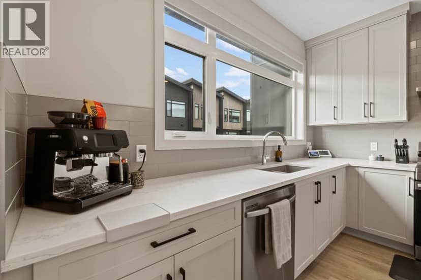52 Royal Elm Green NW — photo 11 of 36