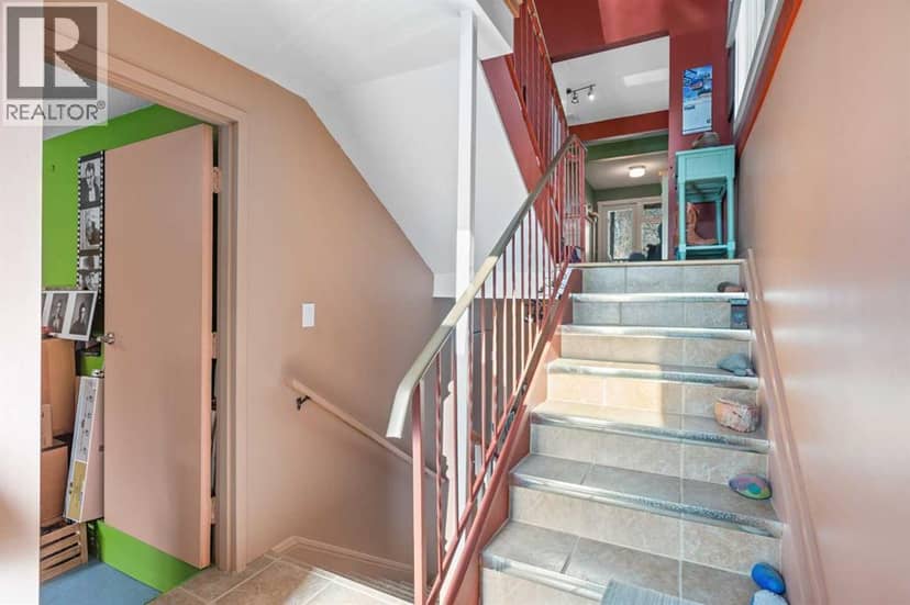 16 6 Avenue SE — photo 12 of 32