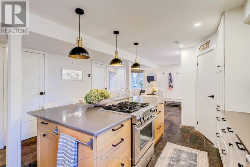 3052 Seneca Drive — photo 13 of 40