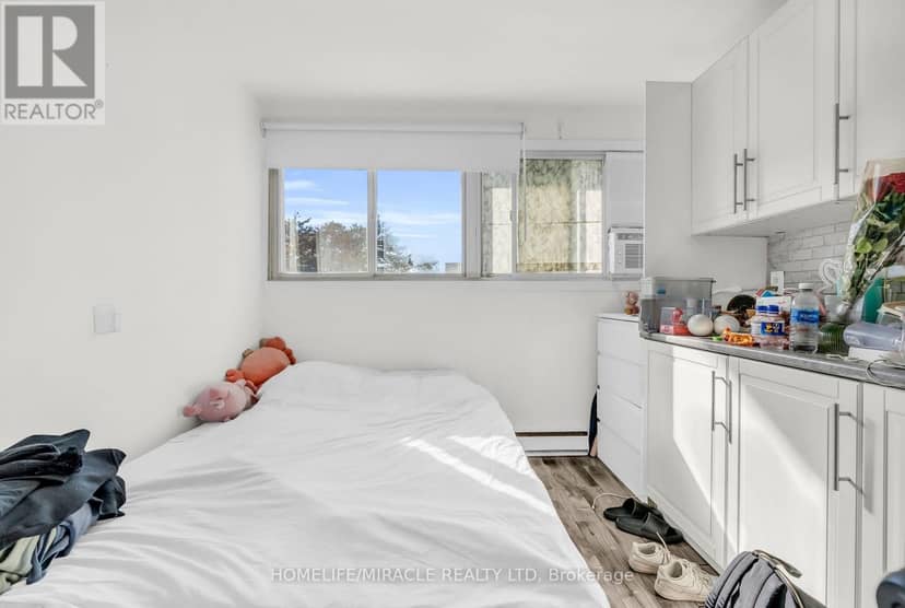 93 - 2901 Jane Street — photo 14 of 31